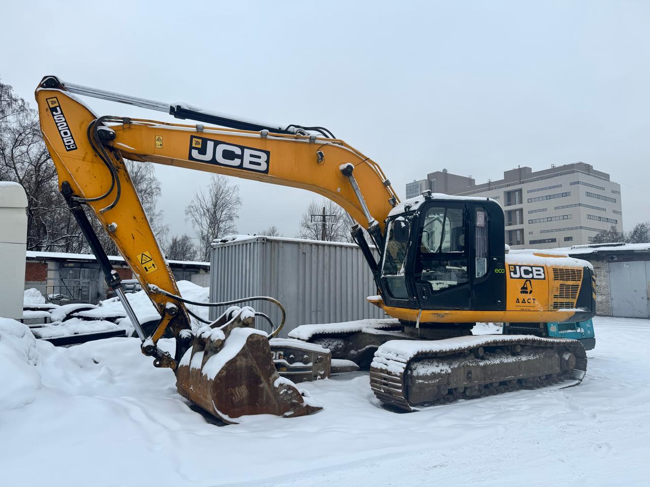 Экскаватор гусеничный JCB 205
