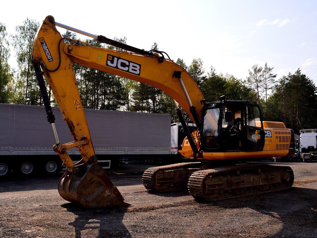 Экскаватор гусеничный JCB 305