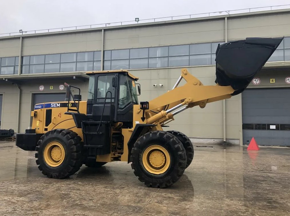 Фронтальный погрузчик SEM 655 D