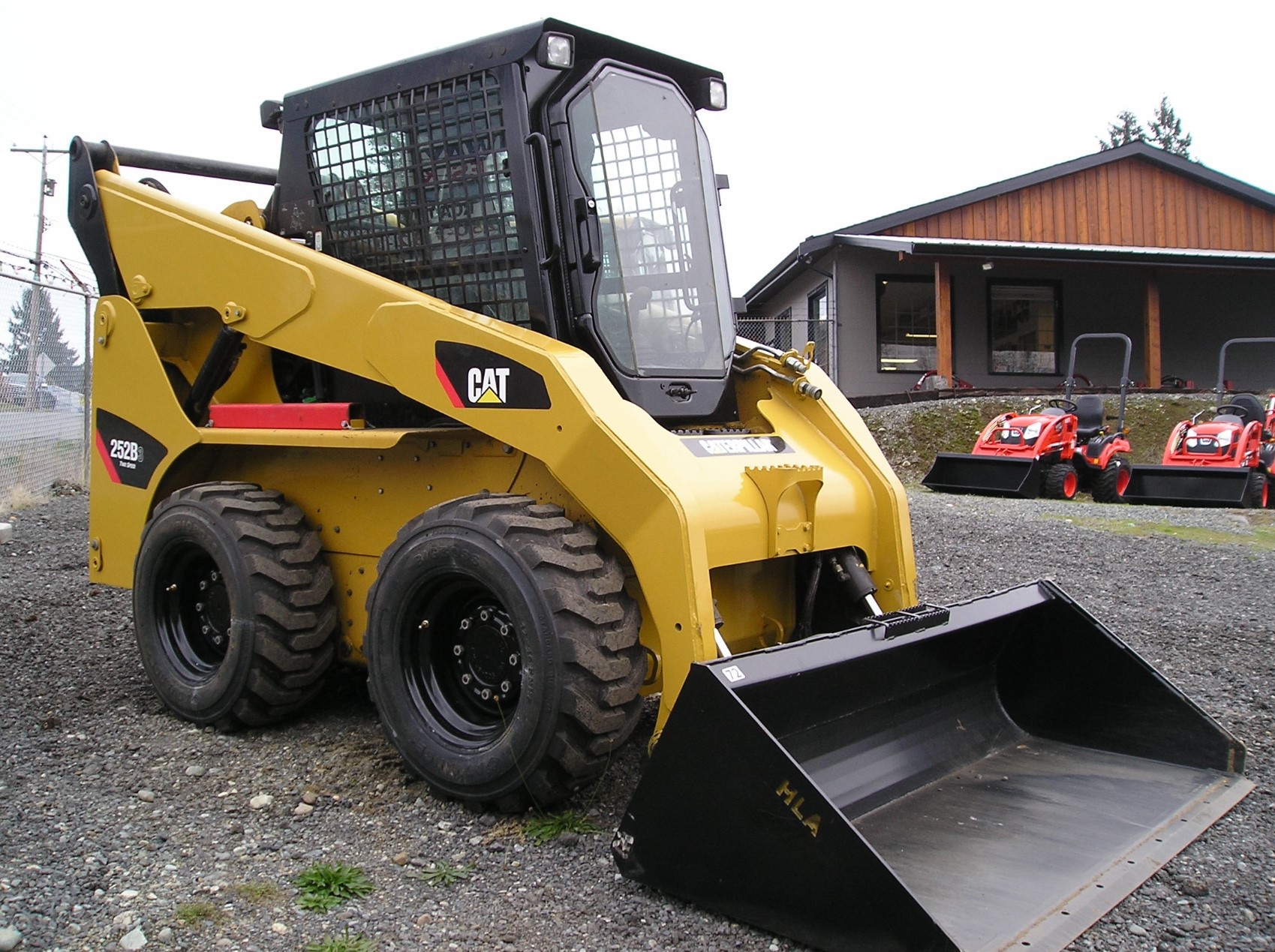 Мини-погрузчик Caterpillar 252