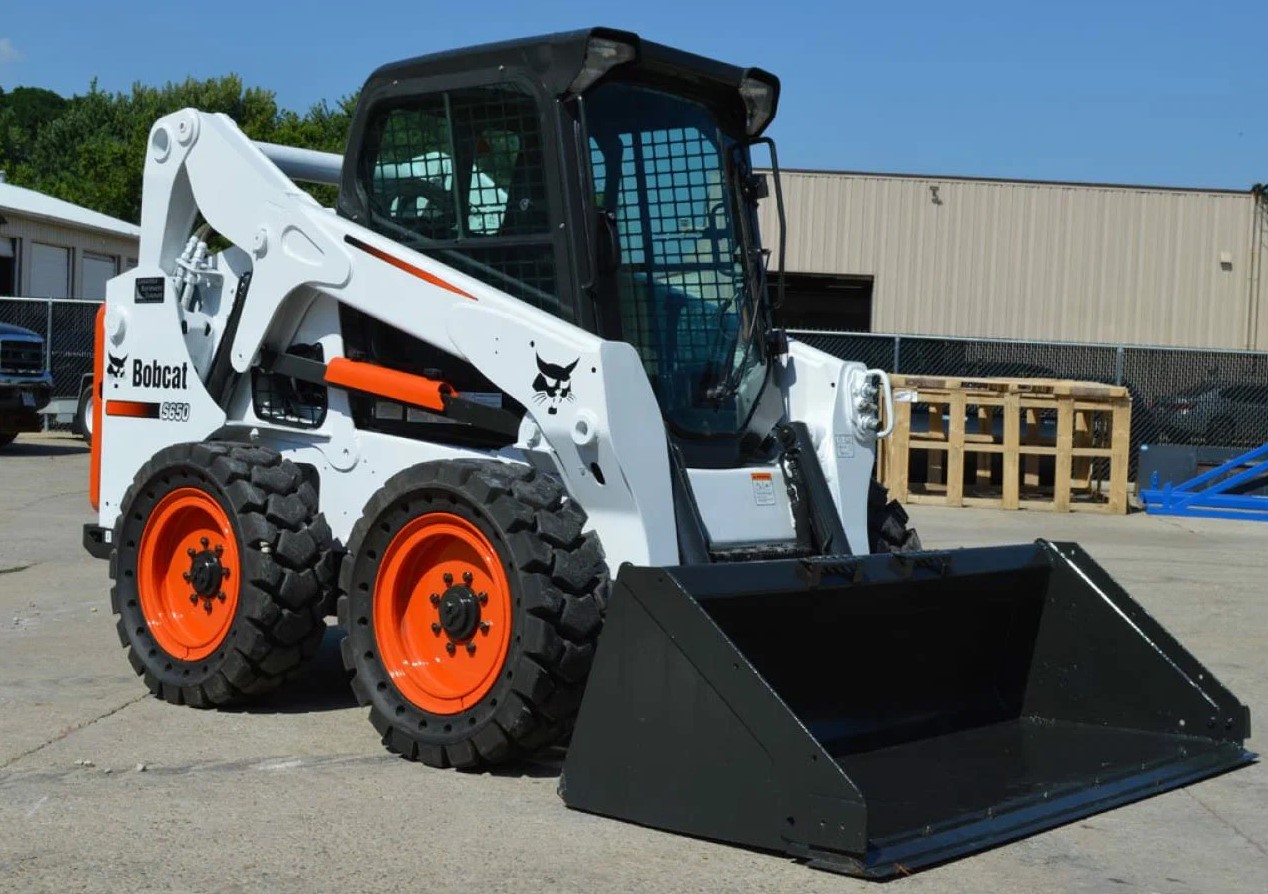 Мини-погрузчик BOBCAT s650