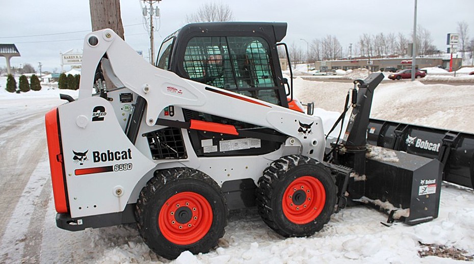 Мини-погрузчик BOBCAT s590