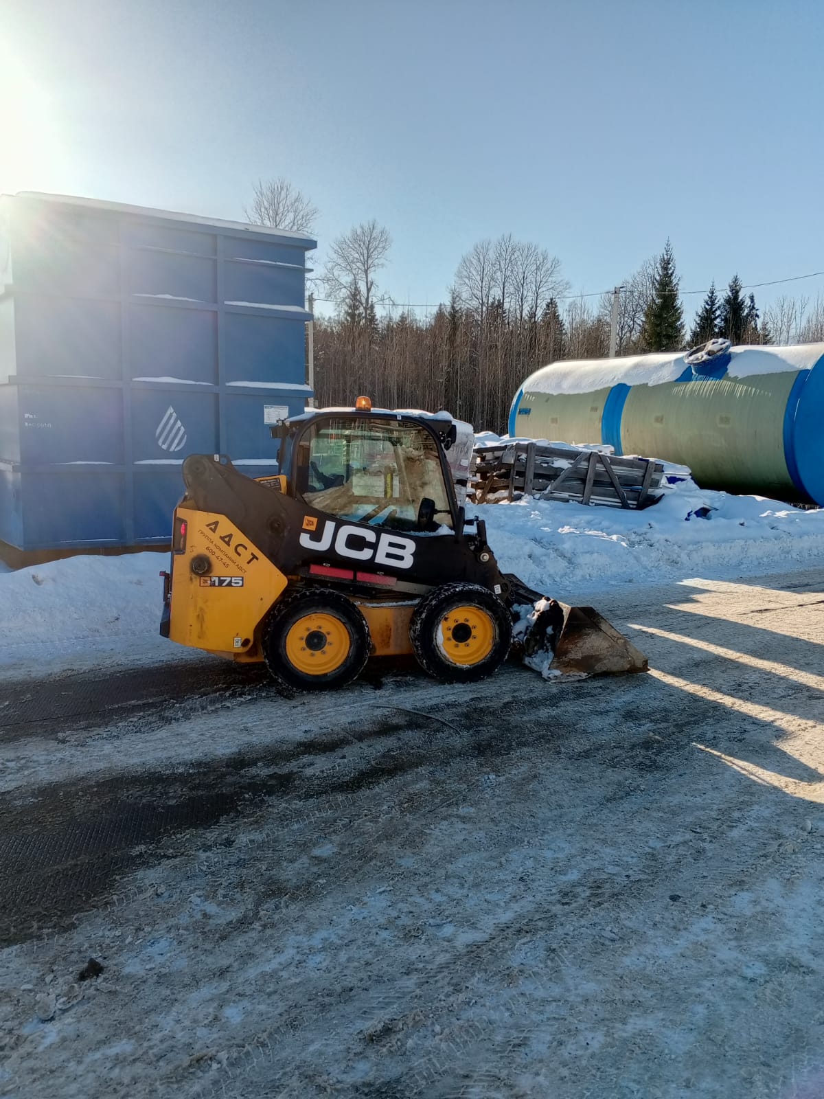 Мини-погрузчик JCB175