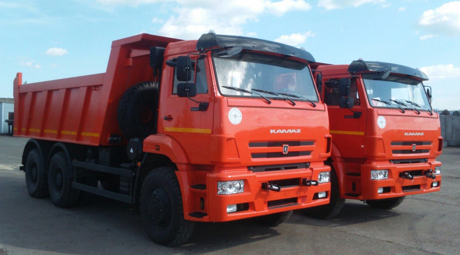Самосвал КАМАЗ 6520