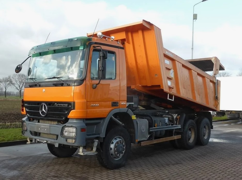 Самосвал Mercedes 6x6