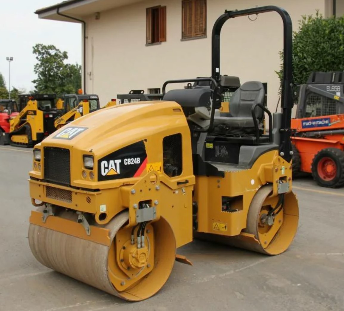 Асфальтовый каток Caterpillar CB24B