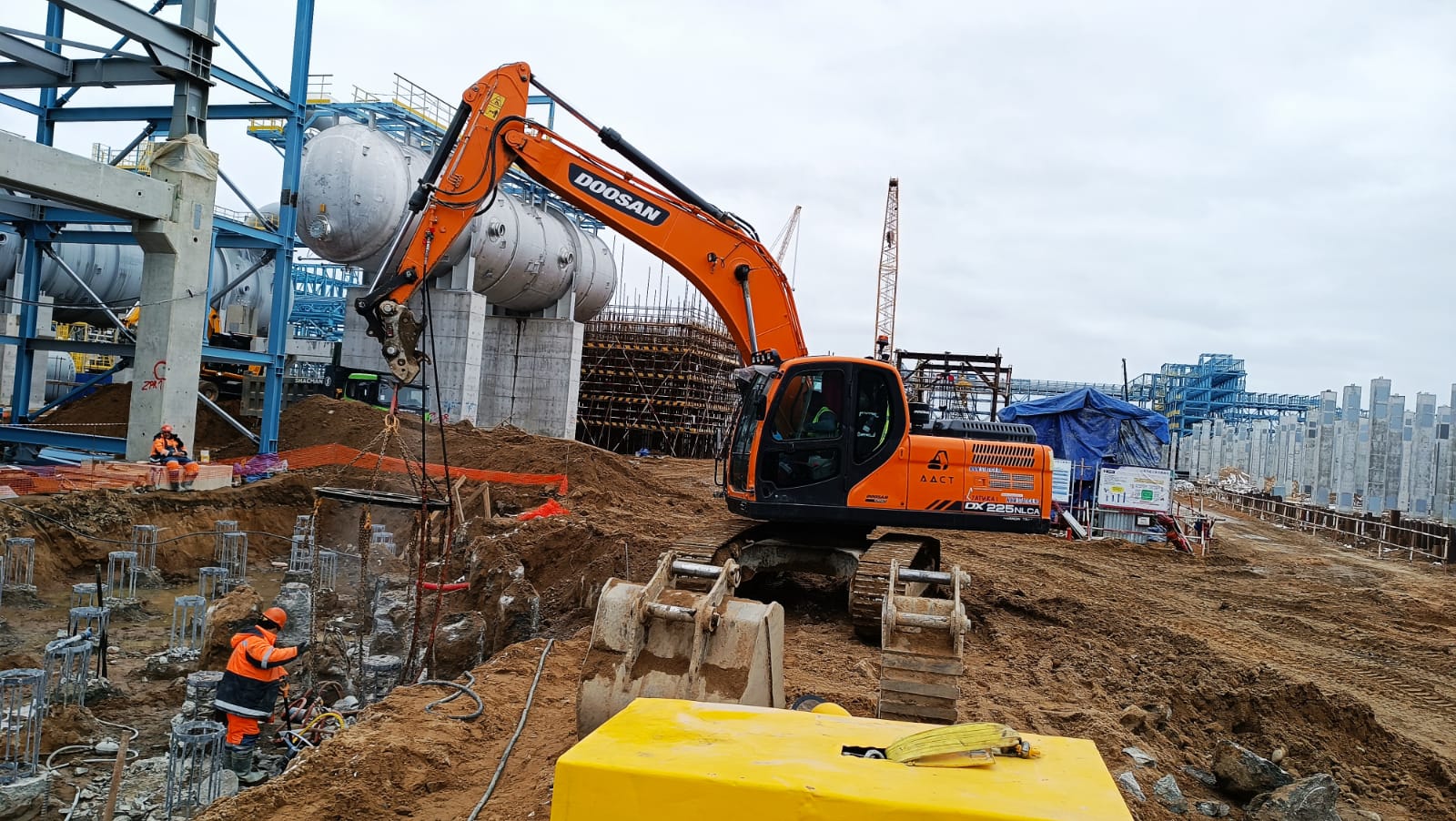 Новые достижения на строительном объекте в Усть Луге: работа с DOOSAN DX 225NLCA